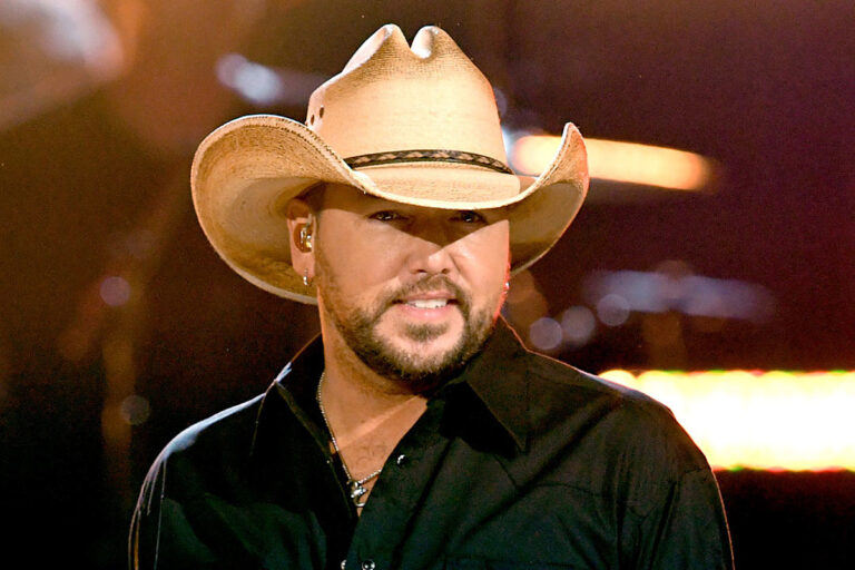 Jason Aldean Beats Out Garth Brooks for Country’s SAA Award